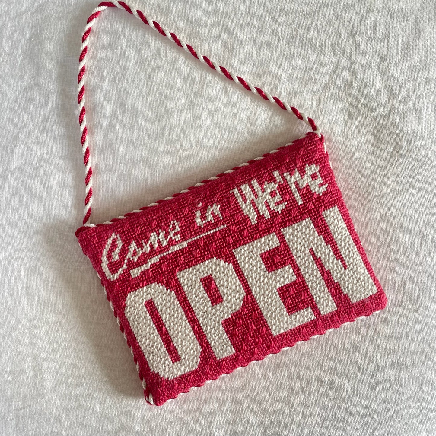 W - Open/Closed Sign