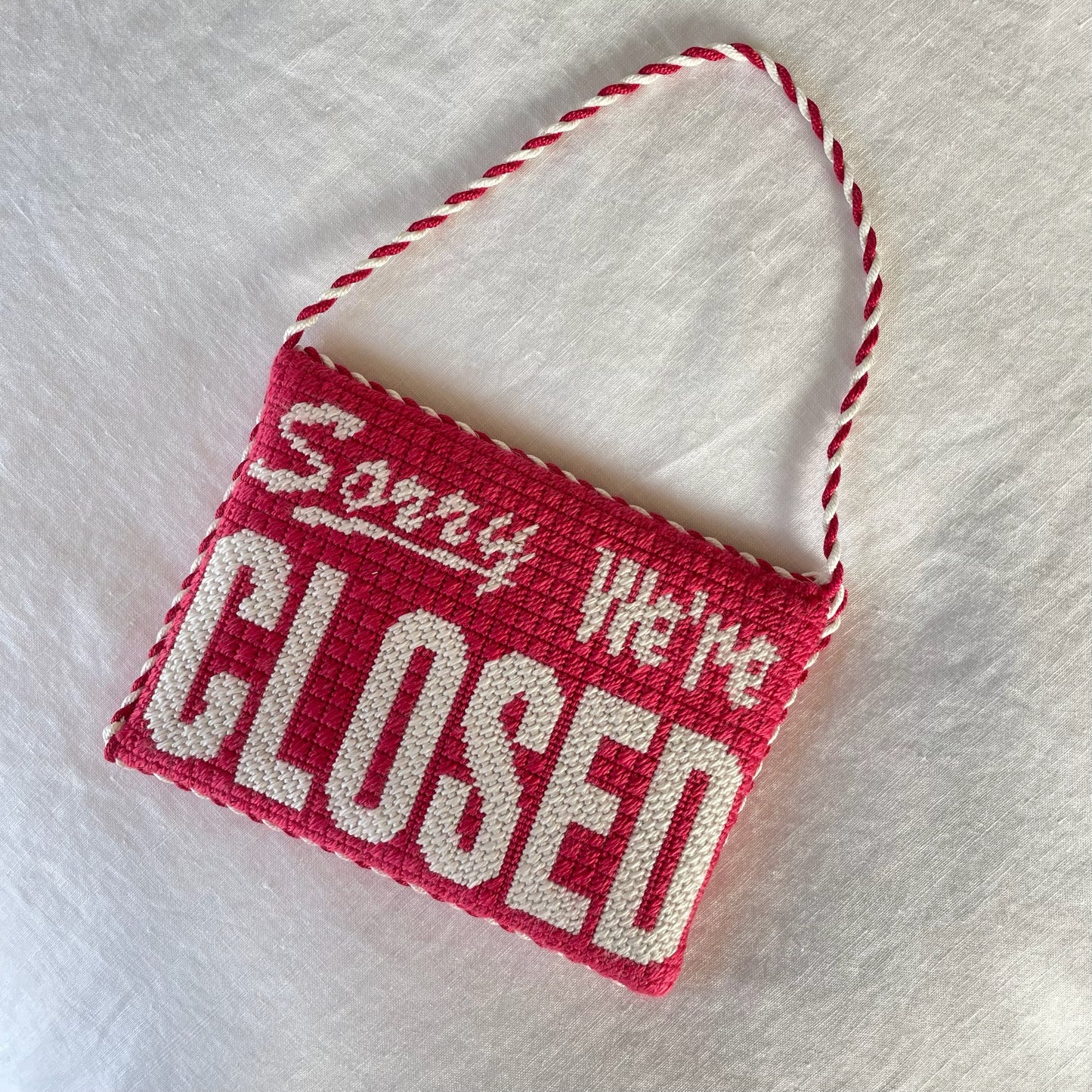 W - Open/Closed Sign